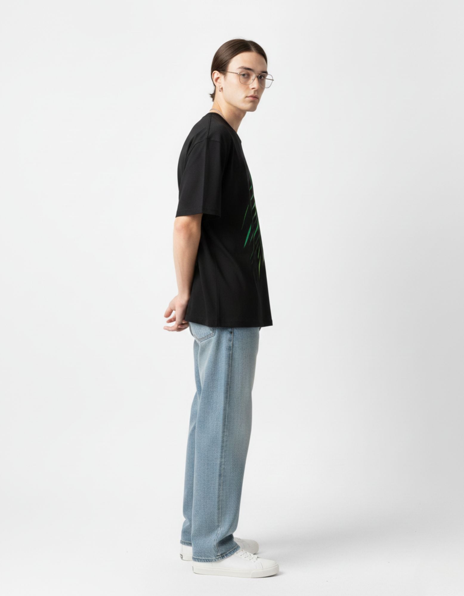 Side profile of the women's oversized black anime graphic t-shirt, perfect for a casual urban aesthetic.