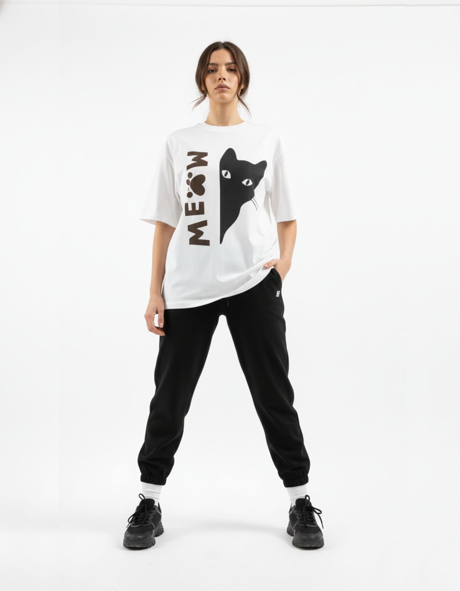 Front view of GENZs Fashion "MEOW" cat print oversized tee, a trending aesthetic t-shirt for Gen Z shoppers in India.